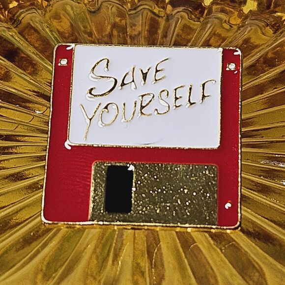 Retro Floppy Disc Save Yourself Enamel & Metal Pin Vintage Memorabilia Red White - Picture 4 of 7